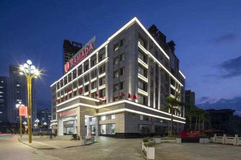 Ramada By Wyndham Mengzi Suites Exterior foto