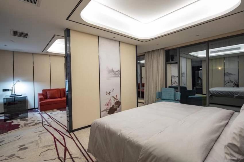 Ramada By Wyndham Mengzi Suites Exterior foto